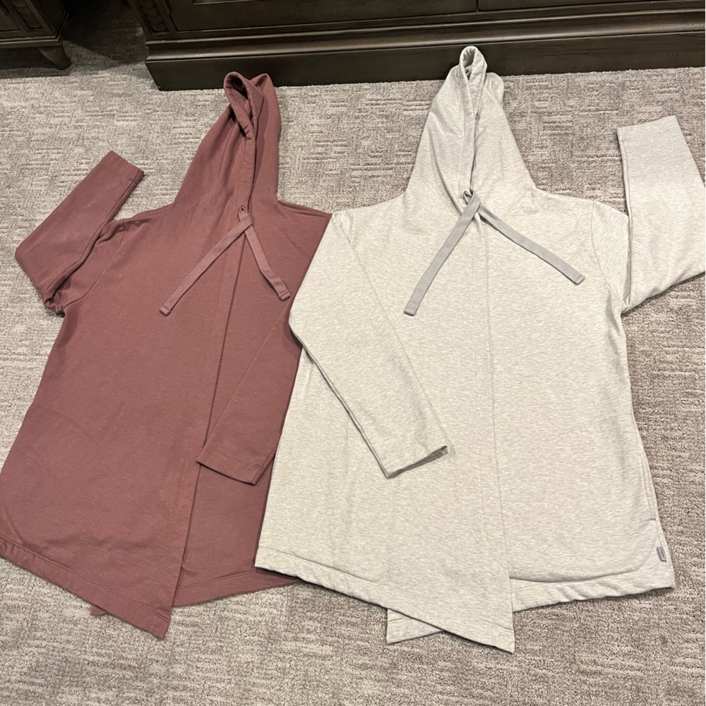 Women’s Eddie Bauer hooded cozy fleece wrap with pockets size large
